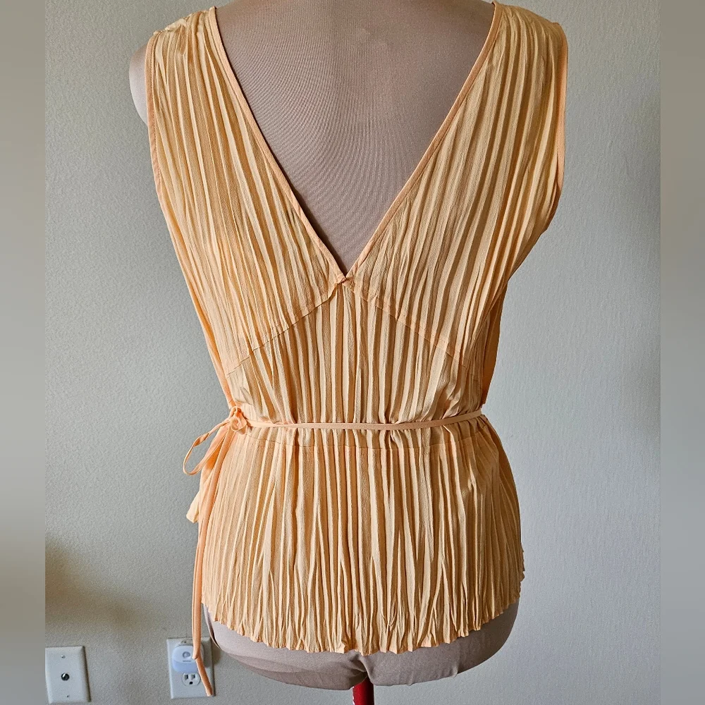Vince Pleated Textured Top - Picture 3 of 5
